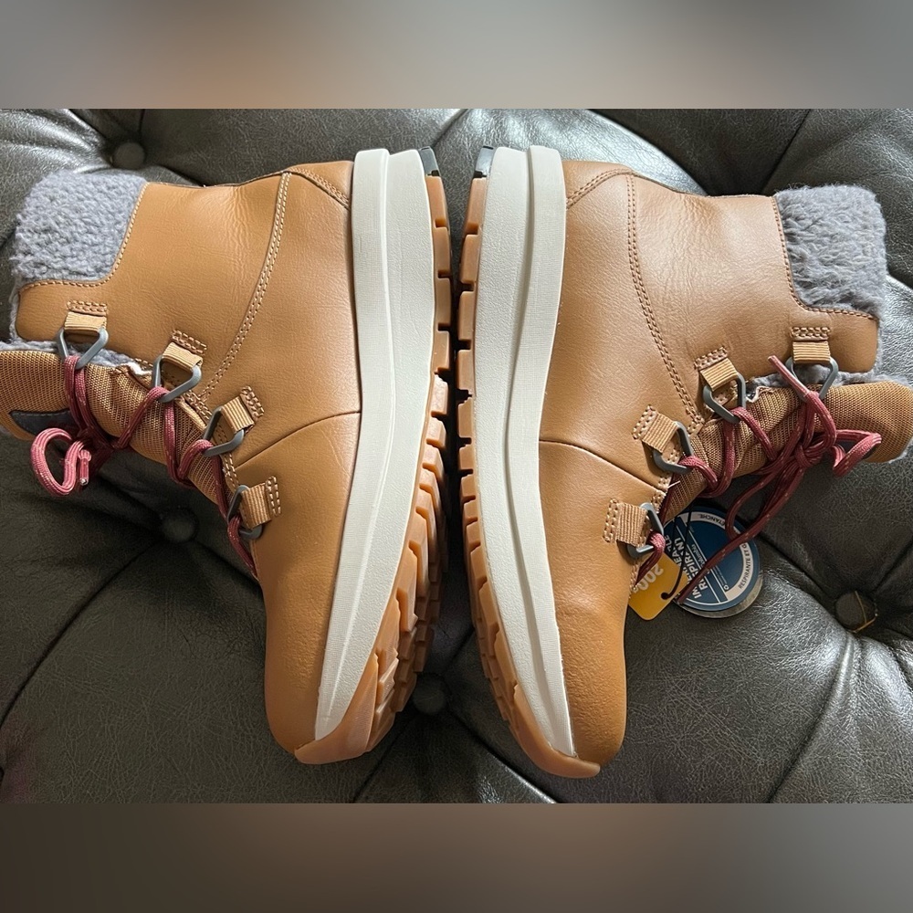 New In Box!! Women’s Columbia Boot In Cognac Size 8 - Picture 11 of 14